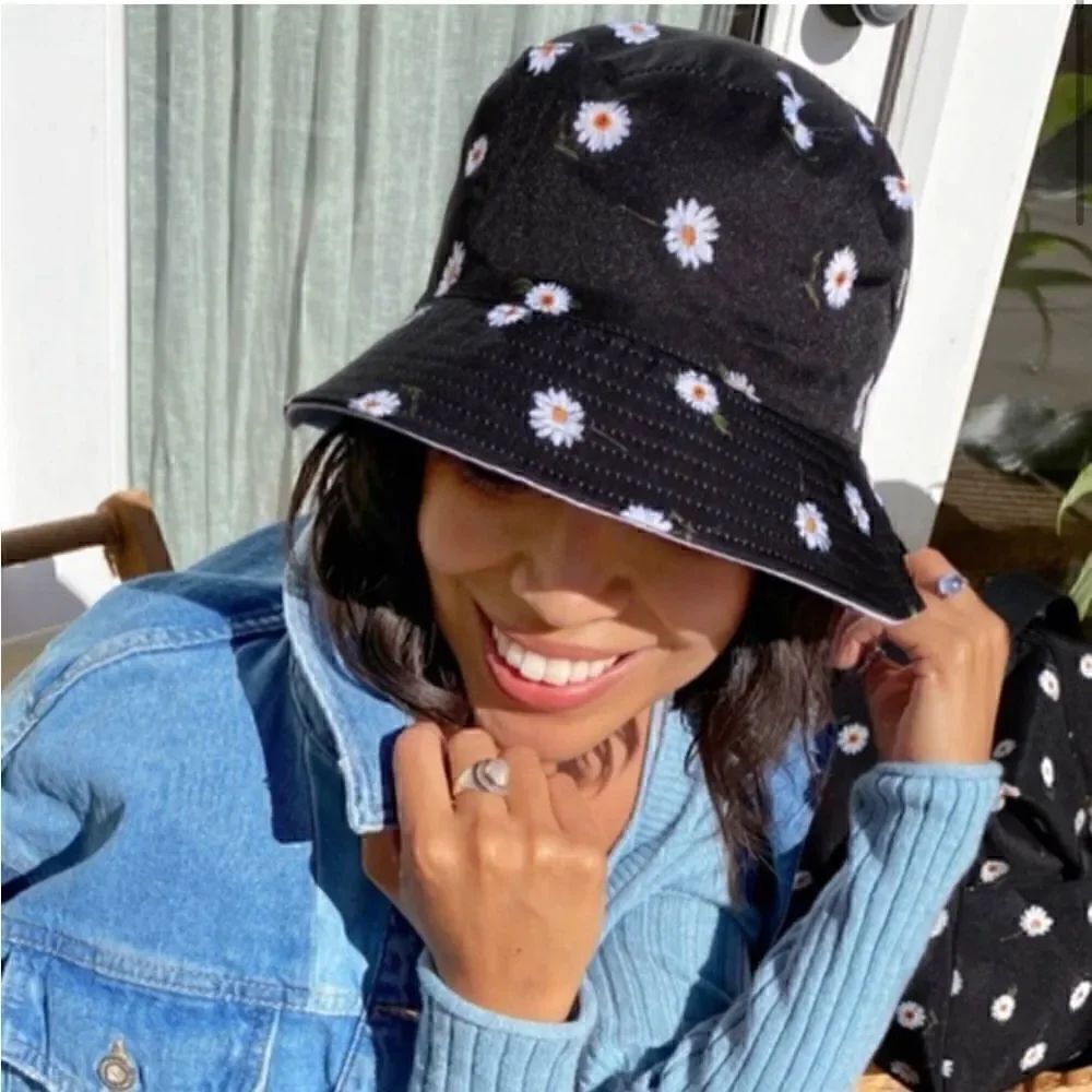 Alice + Olivia Daisy Reversible Bucket Hat